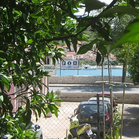 And Laguna ゲストハウス トロギール