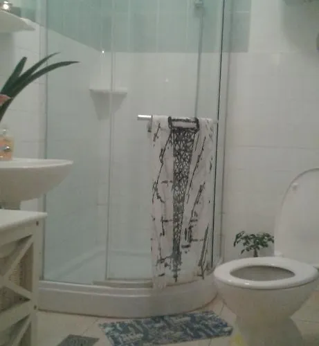 And Laguna טרוגיר